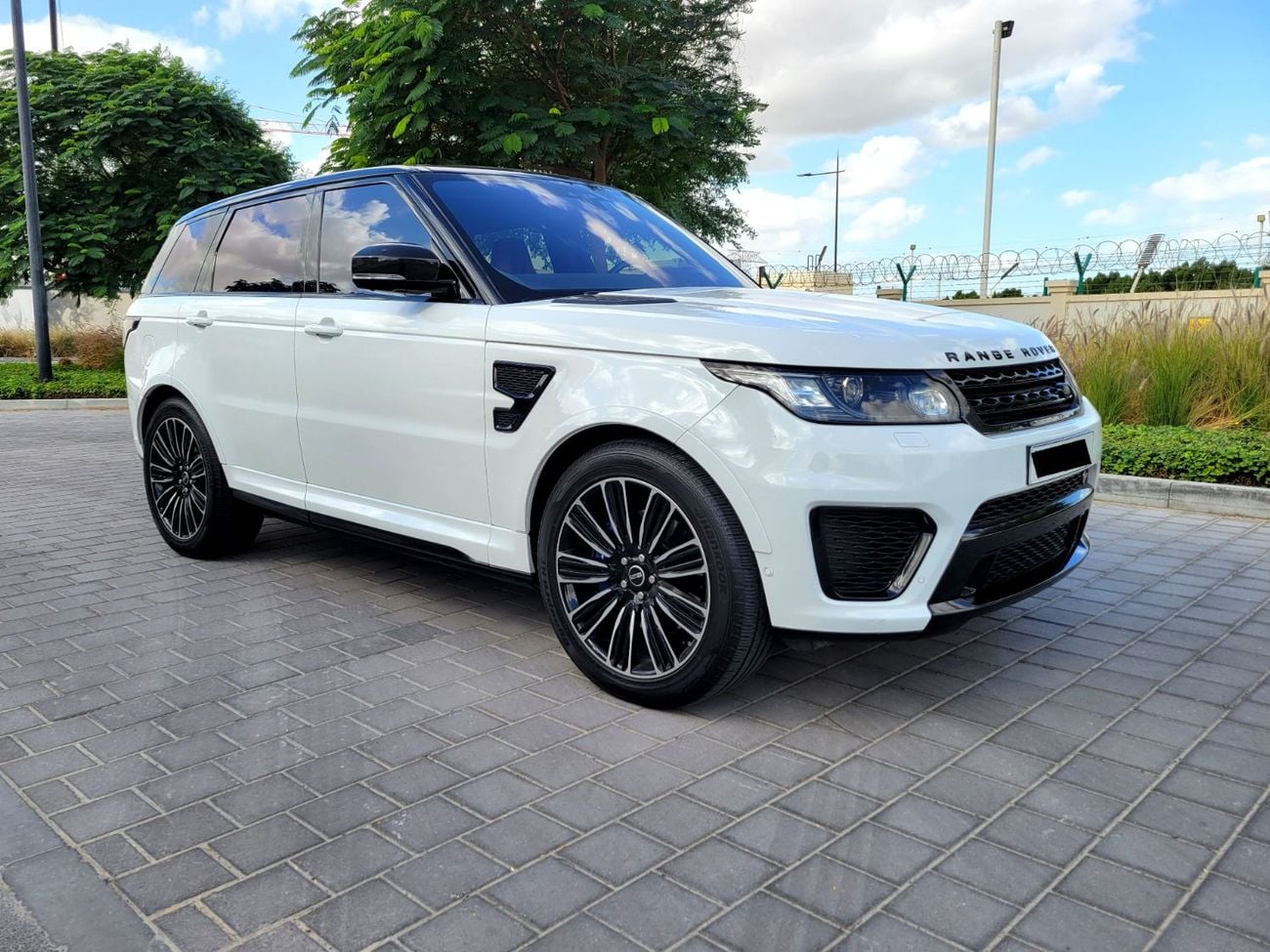 Land Rover Range Rover Sport SVR 5.0L (575 HP) AWD