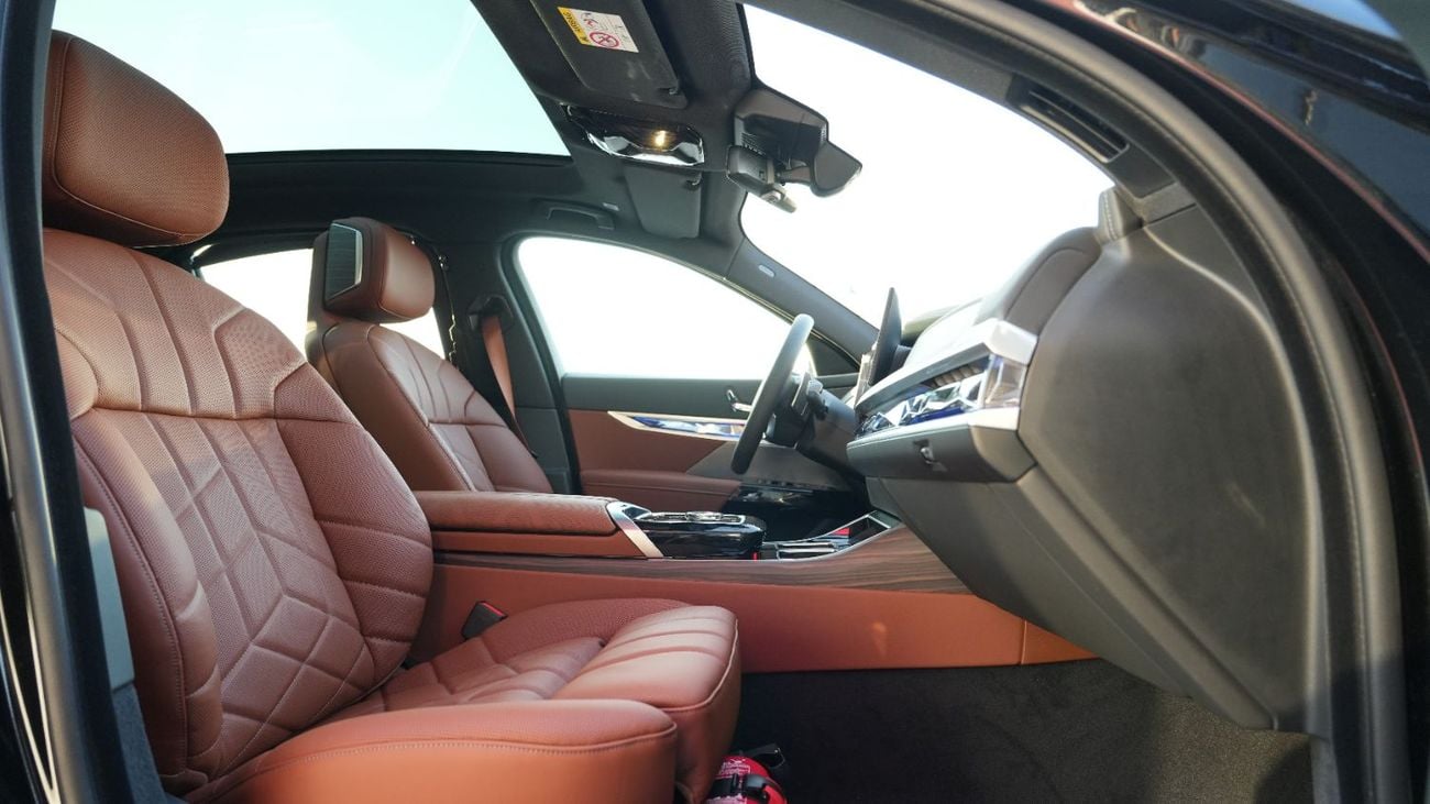 بي أم دبليو 735i 735i V6 Black 2026MY Export Only