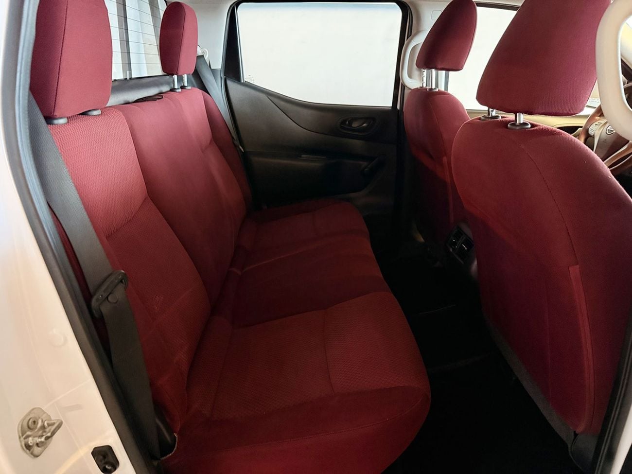 Nissan Navara Std 2.5L 4WD A/T