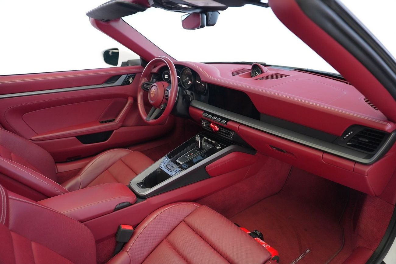 بورش 911 Carrera 4 3.0L (444 HP) Convertible
