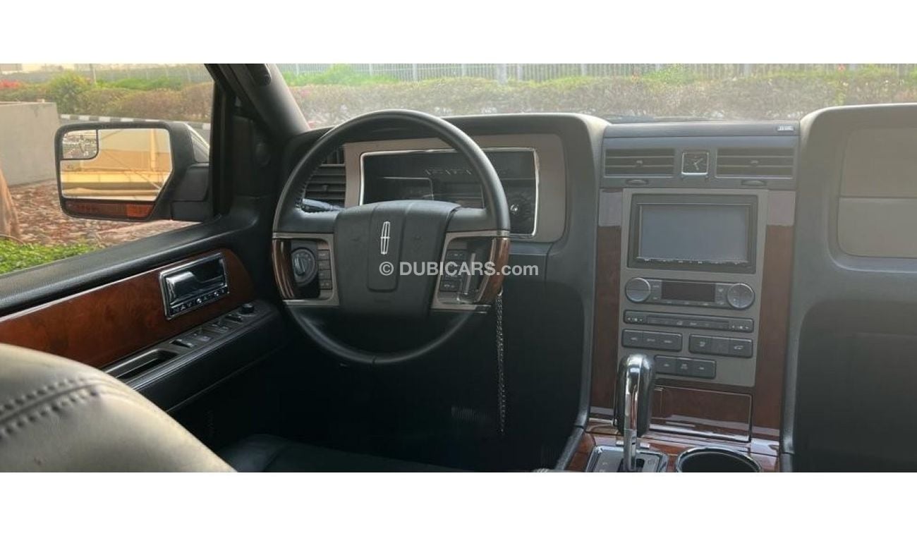 Lincoln Navigator LINCOLN NAVIGATOR GCC 2013 5.4L V8 FULL OPTION IN PERFECT CONDITION