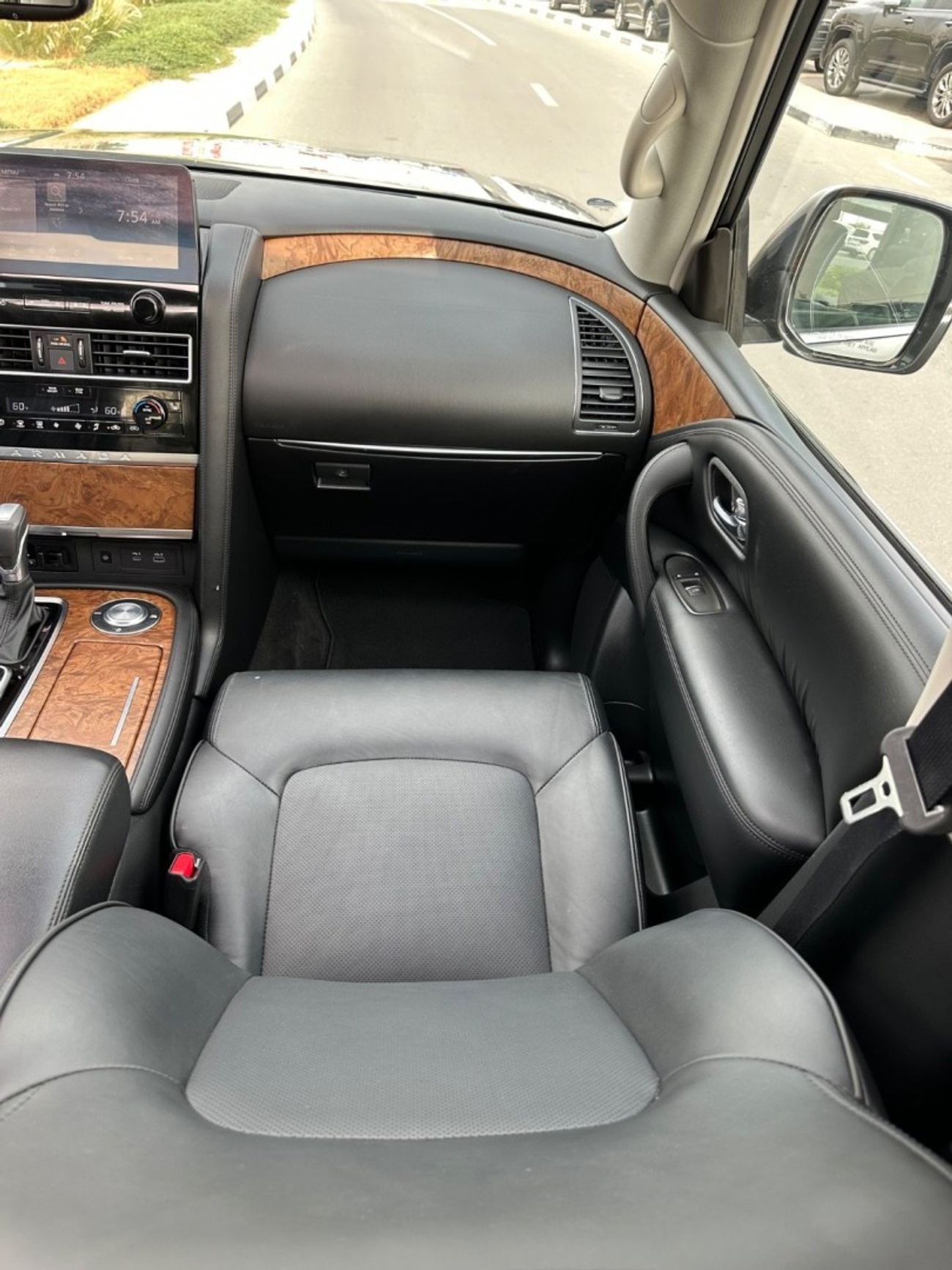 نيسان أرمادا SL 360 camera, sunroof perfect condition Full Option