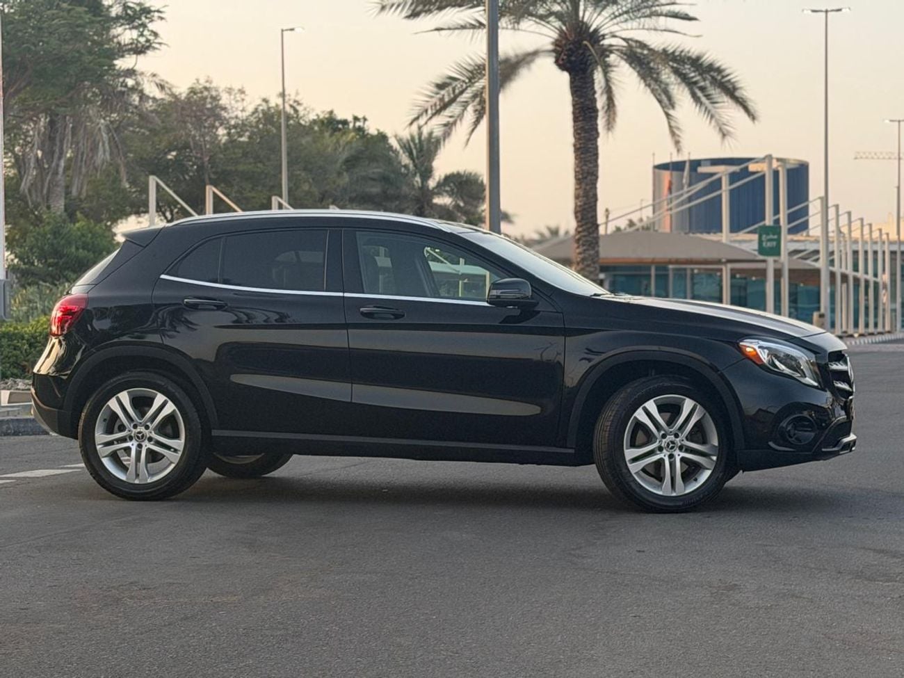 مرسيدس بنز GLA 250 2020 Mercedes-Benz GLA 250 4MATIC | TOP OPTIONS LIKE NEW WITH ONE YEAR WARRANTY
