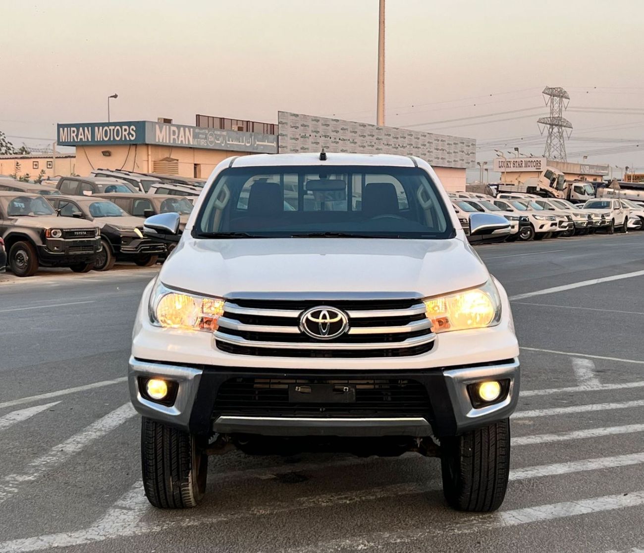 Toyota Hilux 2016 Toyota Hilux SR5 Premium Full Option - 2.7L V4 - 4x4 AWD - Rear CAM & AC - big Body - 116000 Km