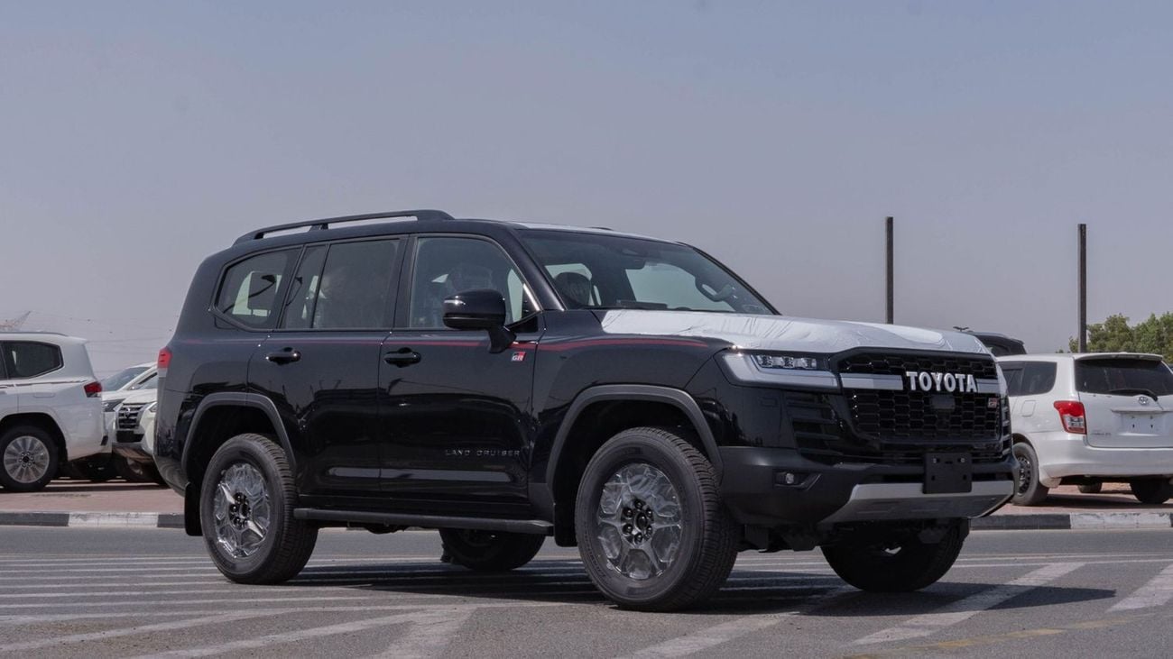 تويوتا لاند كروزر 2025 Toyota Land Cruiser 300 GR-Sport 3.5L AT Petrol (Black-red)