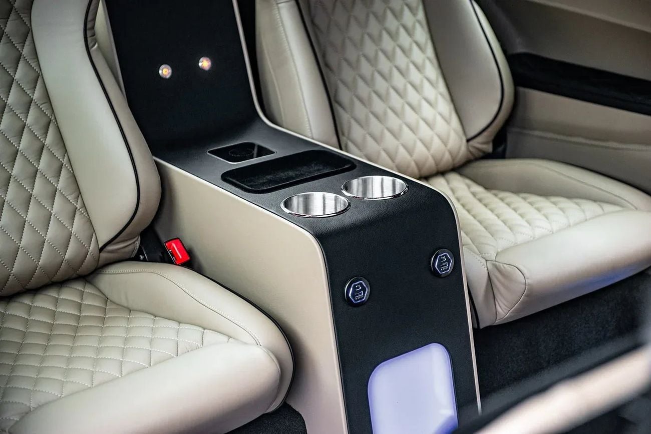 أل اي في سي TX LEVC TX5 TAXI Hybrid-Electric KAHN CONVERSION (EXPORT ONLY) RIGHT HAND DRIVE