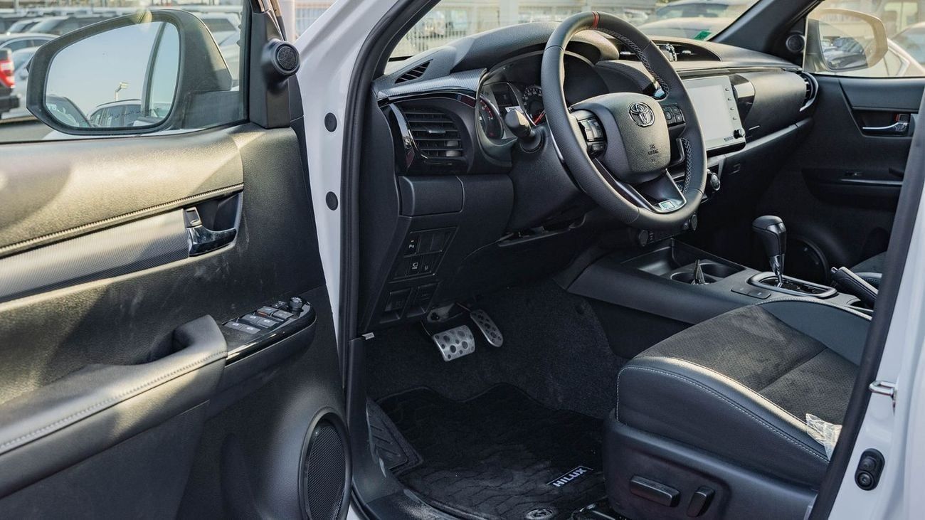 تويوتا هيلوكس 2024 Toyota Hilux GR-Sport 4.0L AT Petrol (White)