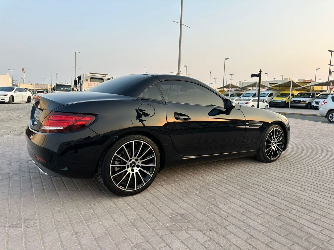 Mercedes-Benz SLC 200 Std 2.0L