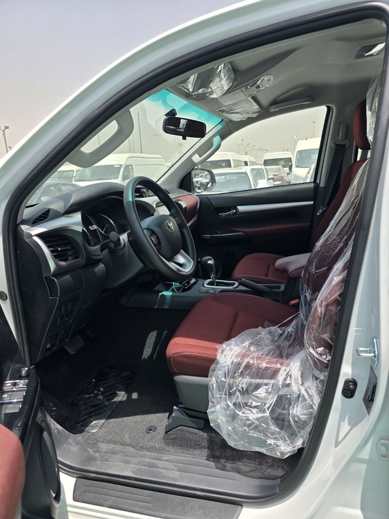 Toyota Hilux TOYOTA HILUX 2.7L 4 CYLINDER 2026 MODEL OMANI