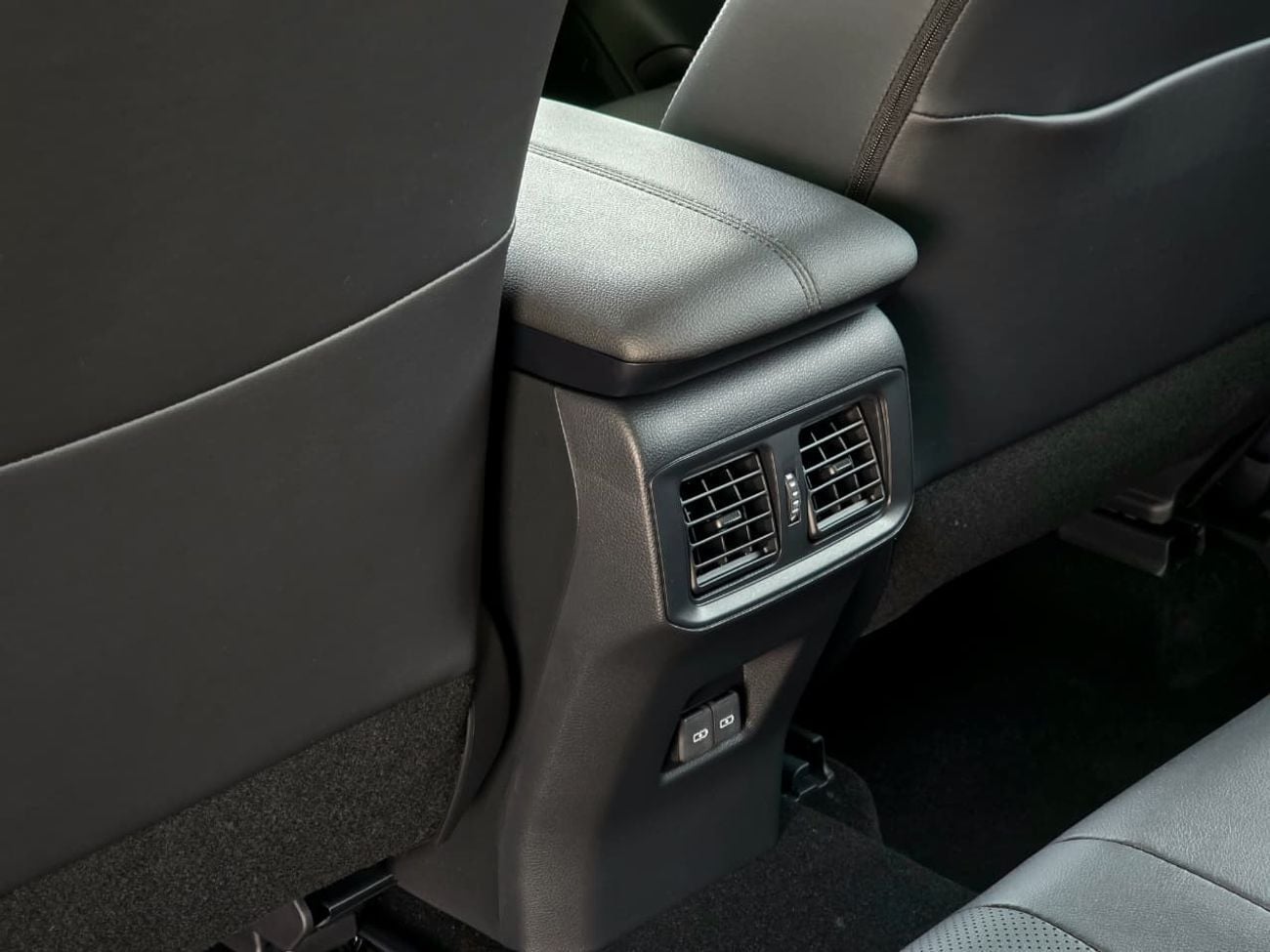 تويوتا راف ٤ LTD HEV TOYOTA RAV4 HYBRID 2.5L AWD FULL-OPTION LIMITED 2025 MODEL
