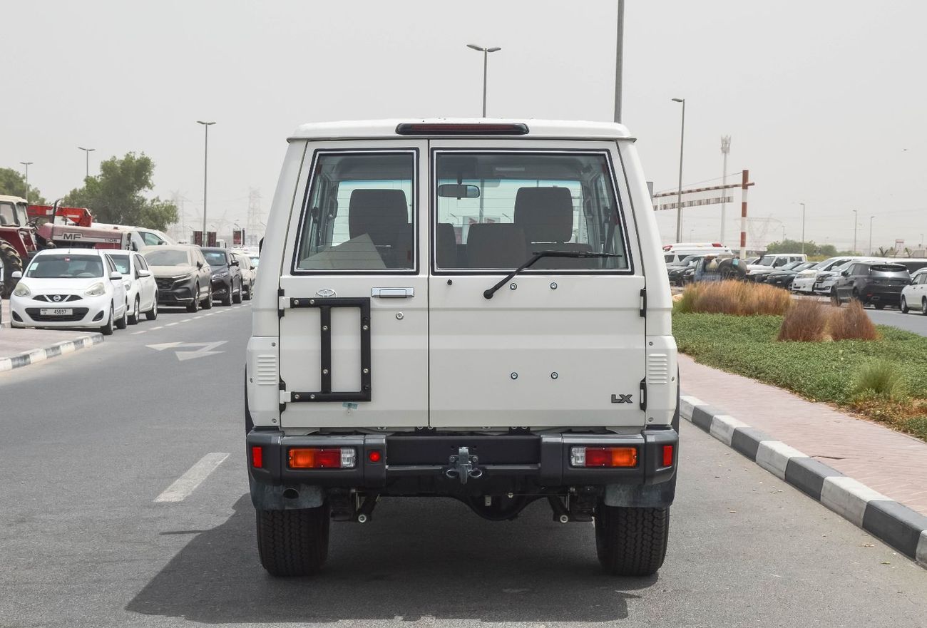 تويوتا لاند كروزر 70 TOYOTA LAND CRUISER 71 4.0L 4WD 3DOOR SUV 2025