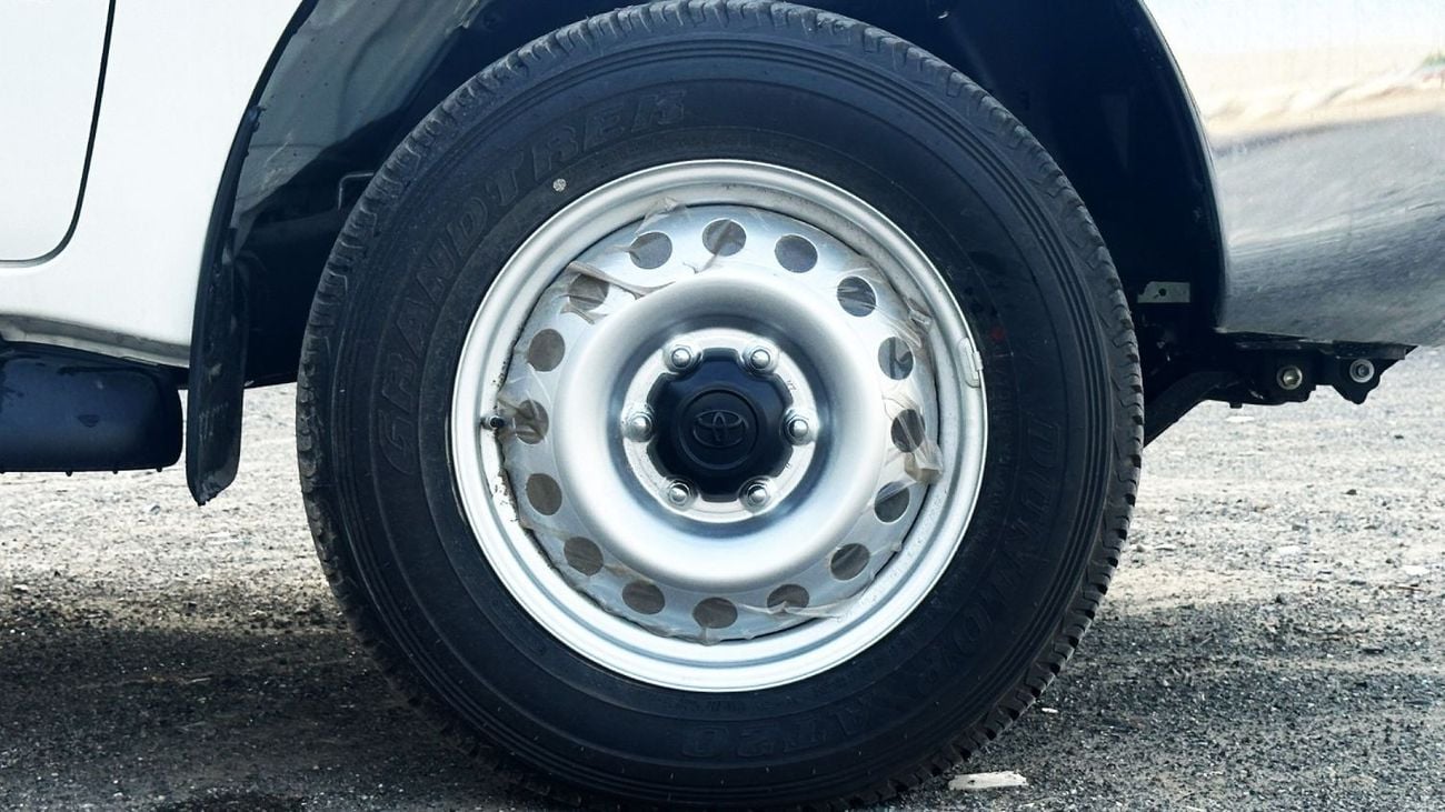 Toyota Hilux Toyota Hilux 2.7 petrol Manuel 2025 basic option four wheels