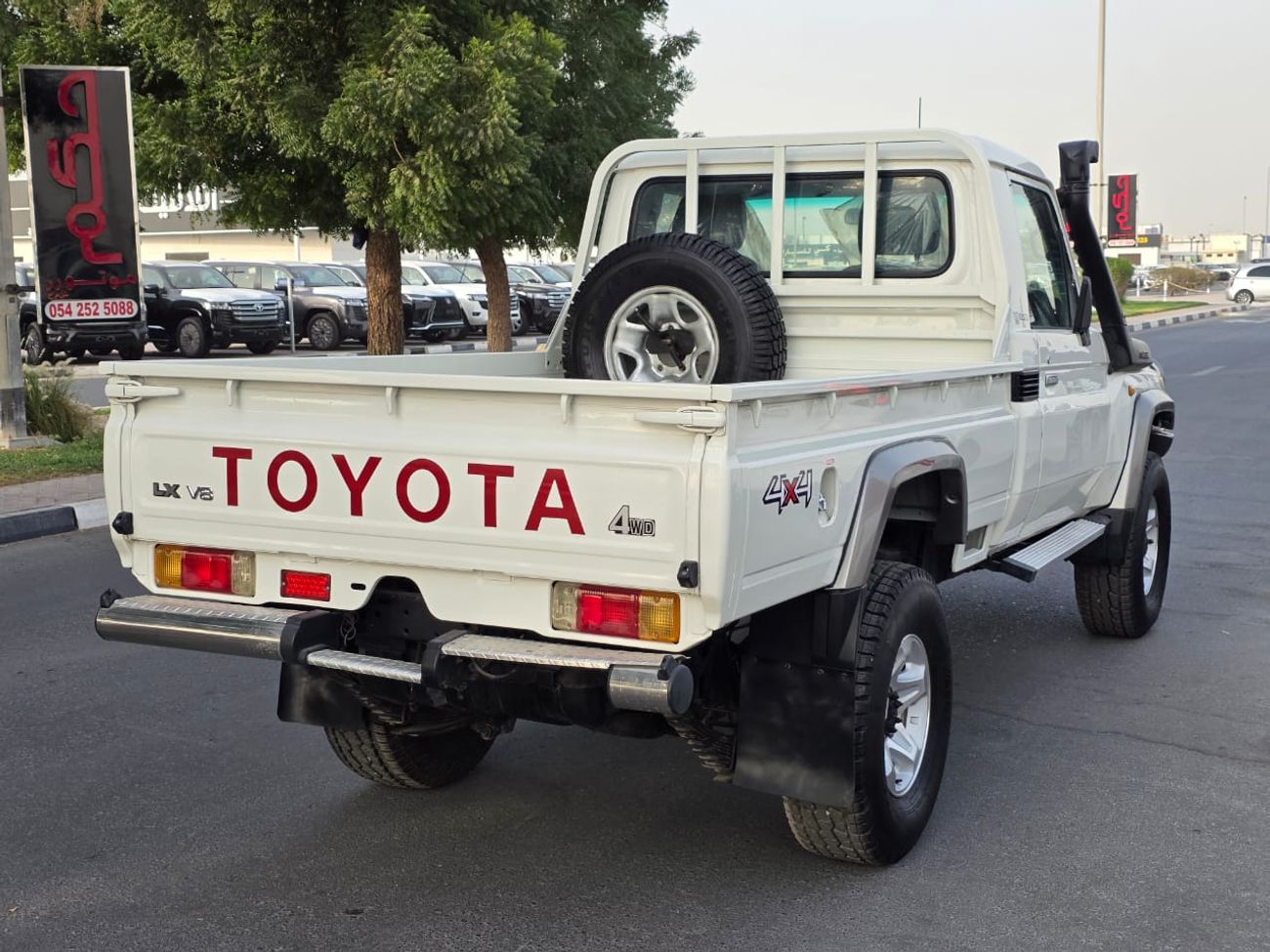 تويوتا لاند كروزر بيك آب diesel 4.5 liter ,right hand drive 2017 model V8 only for export available