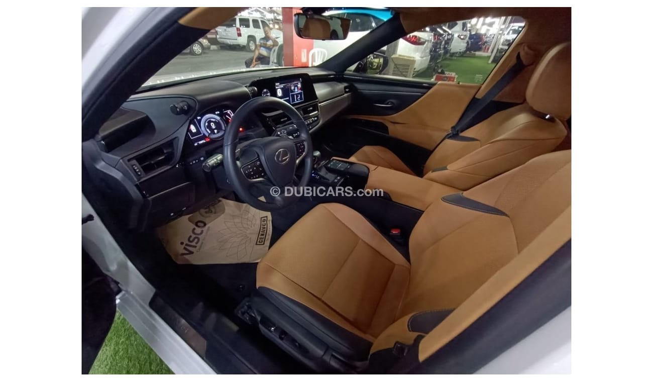 Lexus ES 300 Hybrid The car is in very good condition without accidents.inside and outside is very clean.