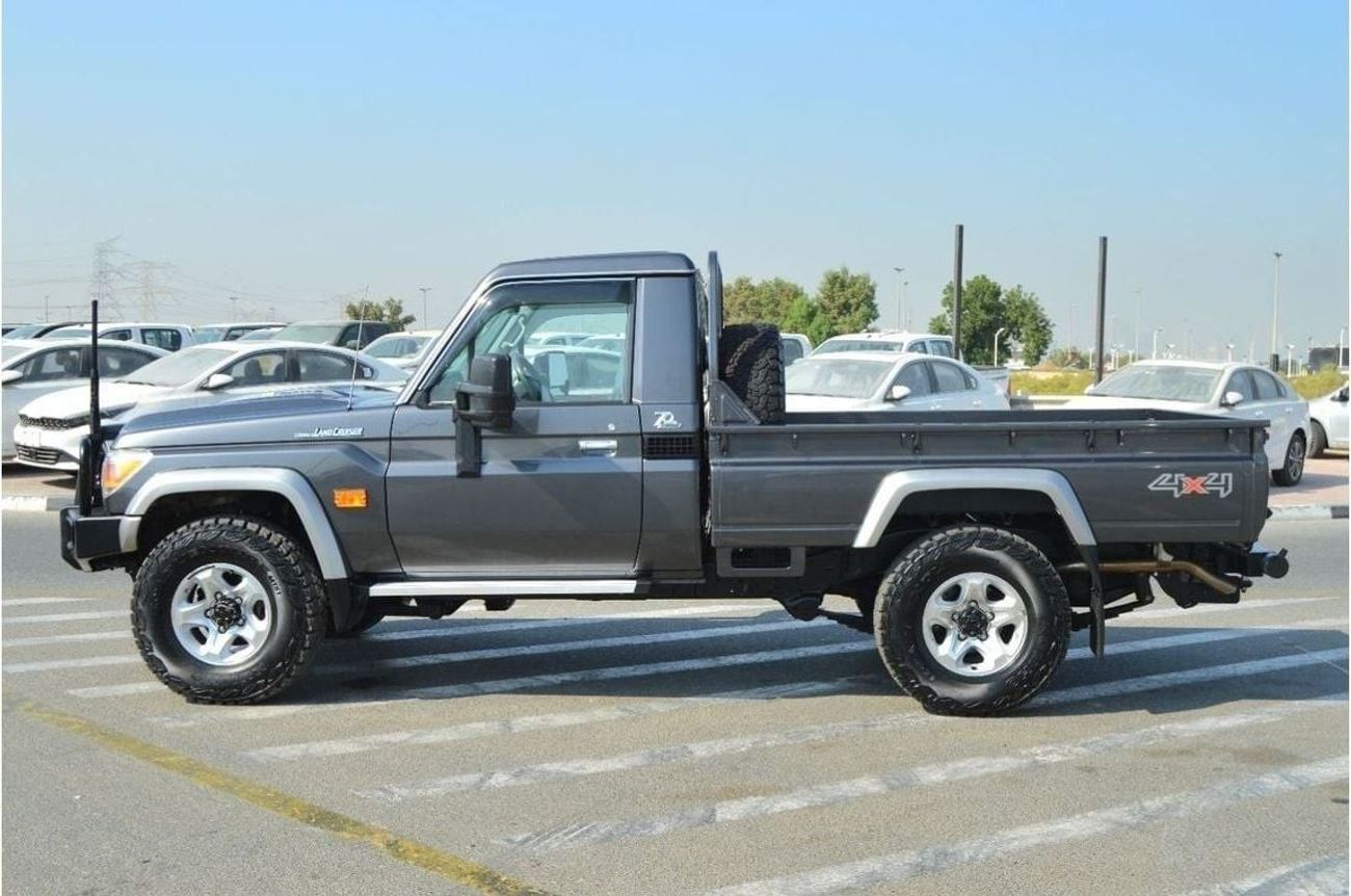 تويوتا لاند كروزر بيك آب Single cabin