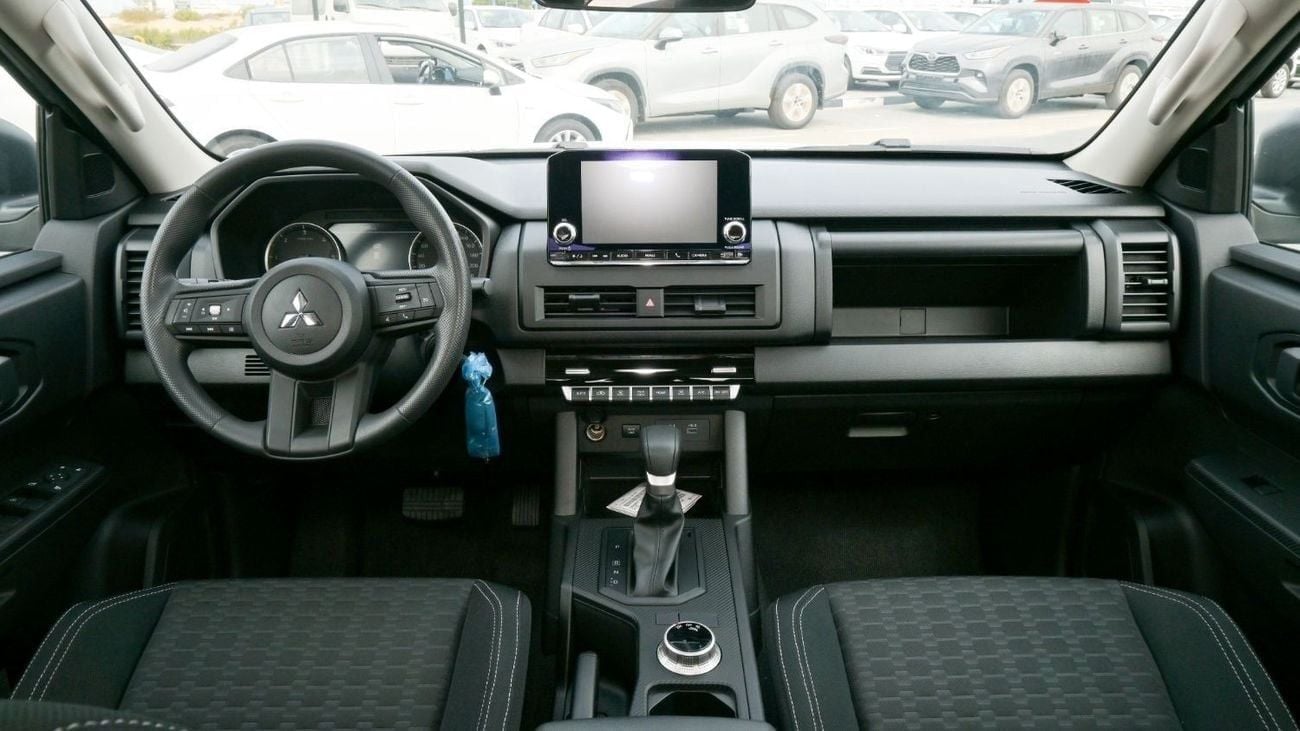 Mitsubishi L200 Brand New Mitsubishi L200 GLX 2025 Export 2.5L 4WD A/T Diesel|Silver/Black|L200-GLX-AT-25|