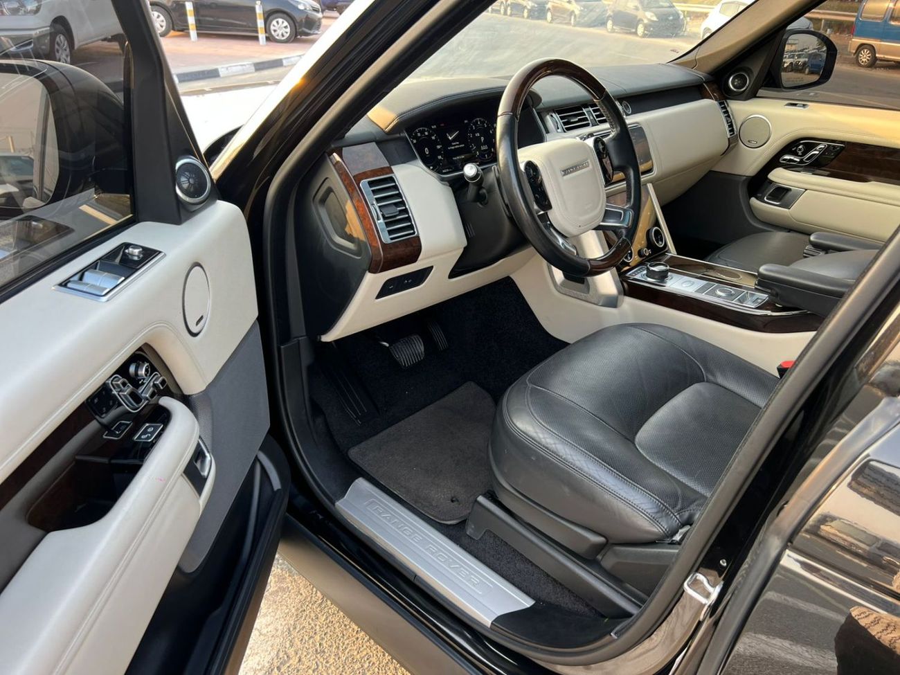 لاند روفر رينج روفر 2020 Land Rover - Range Rover Vogue HSE - 3.0L V6 Full Option Very Well Maintained -