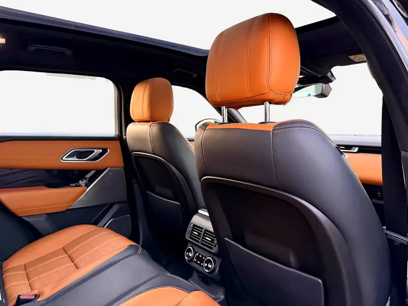 Land Rover Range Rover Velar R-DYNAMIC SE LUXURY R-DYNAMIC SE | P250 | PANORAMIC ROOF | 2.0L TURBO | GCC