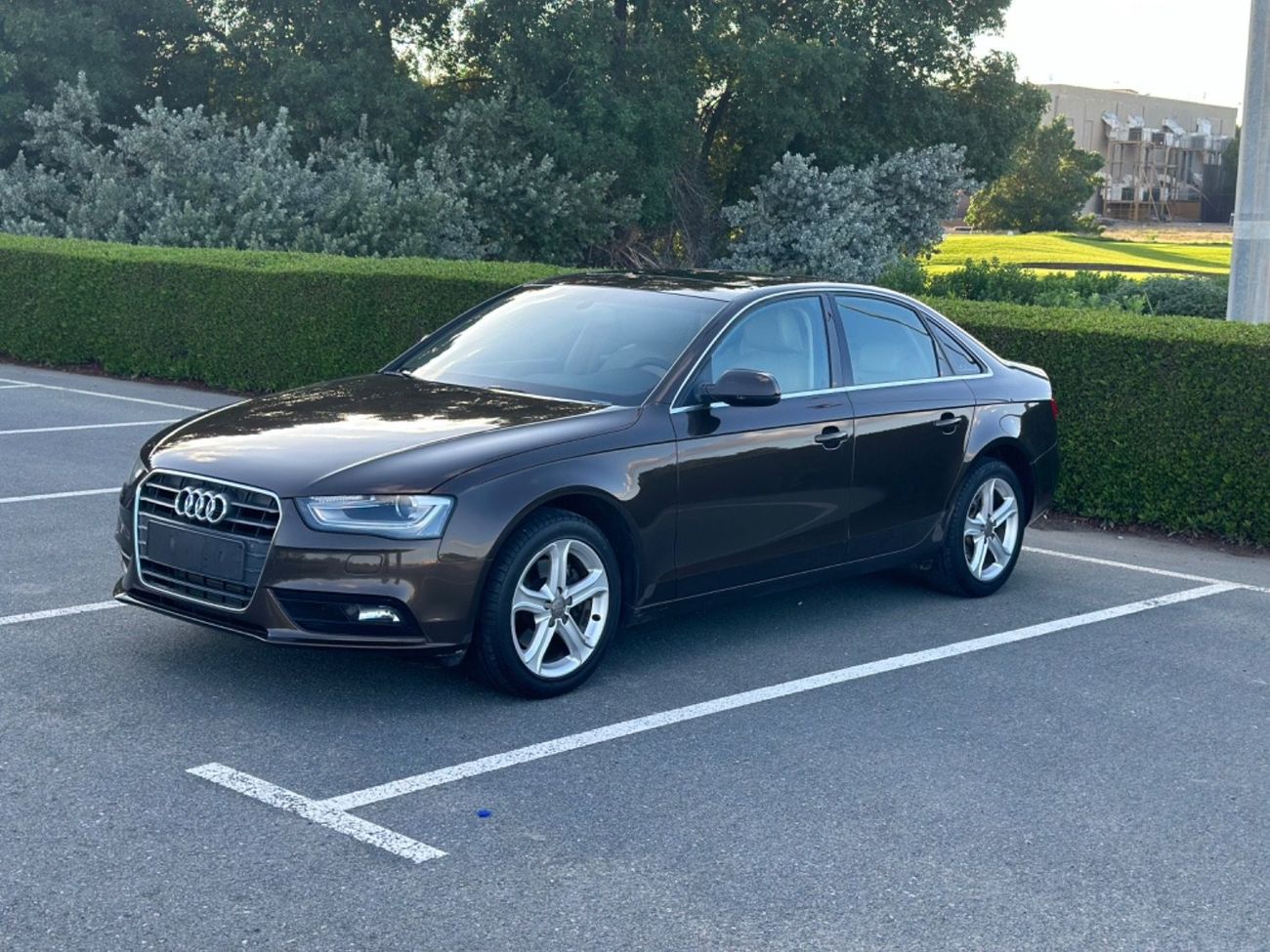 أودي A4 TFSI quattro S-لاين موديل 2015 خليجي فل مواصفات كرأسي جلد ومثبت سرعه وتحكم كهربي كأمل ونظام صوت ممتا