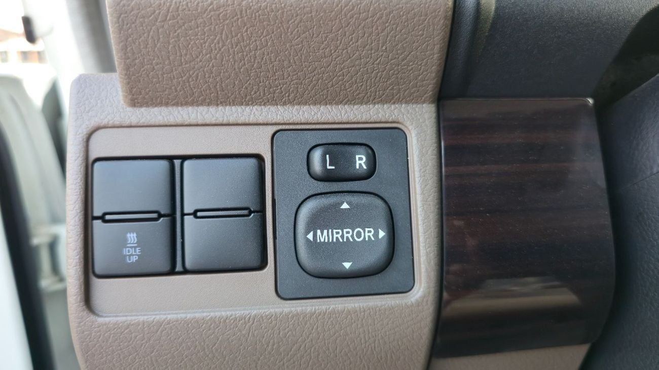 Toyota Land Cruiser Pick Up TOYOTA LC 79 S/C A/T 2.8L DSL MODEL YEAR 2025 WHITE(WITH DIFFIRENTIAL LOCK)