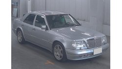 Mercedes-Benz E 500 (Current Location: JAPAN)