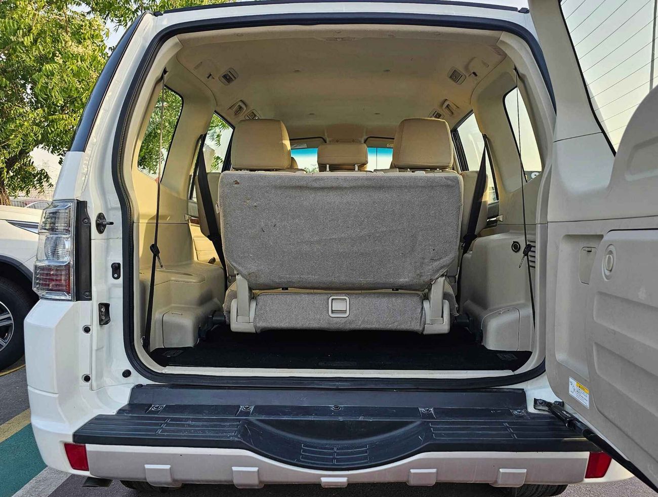 ميتسوبيشي باجيرو GLS 3.5/ 4WD/  LEATHER/ DVD CAMERA/  LOW MILEAGE/ 875 MONTHLY / LOT#700167