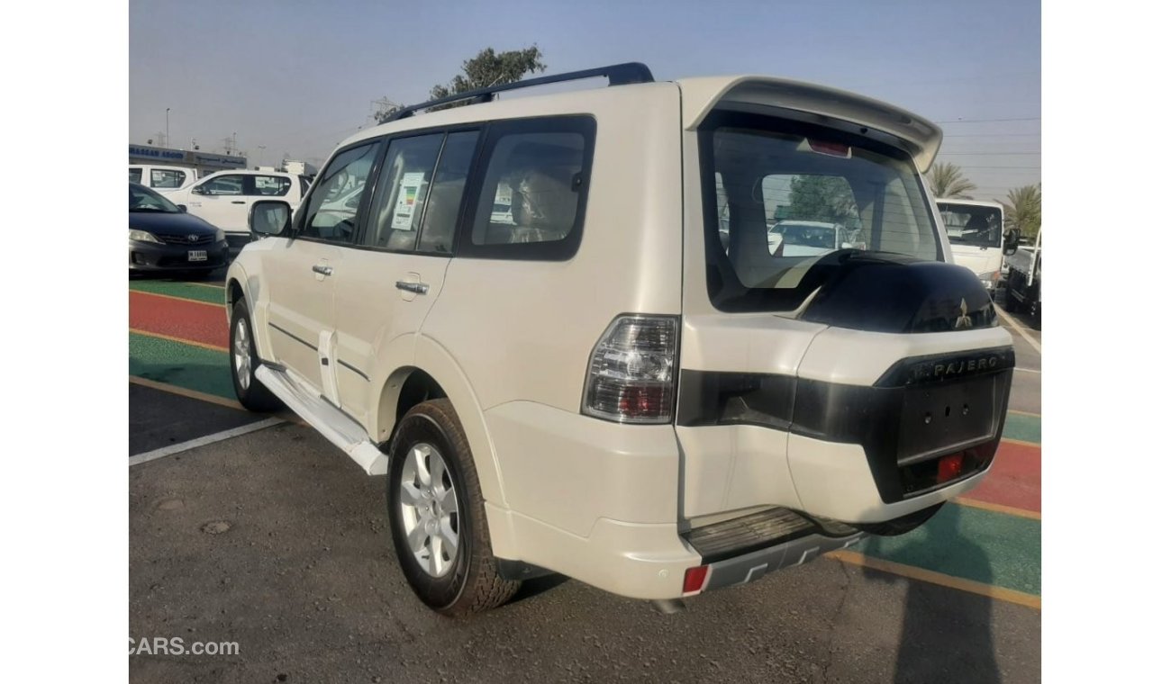 ميتسوبيشي باجيرو Mitsubishi Pajero LEFT HANDED