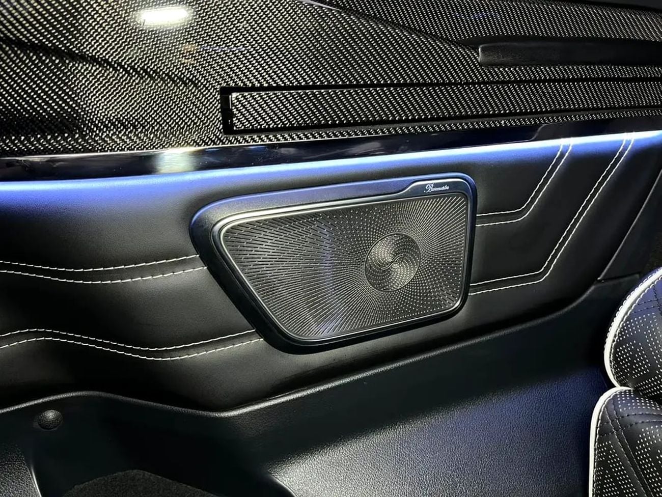 مرسيدس بنز V 300 ARRIVAL MODEL VIP MERCEDES GCC V300 with ADDITIONAL REAR AC - 2 Years Warranty by VLINE