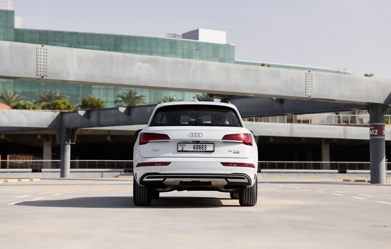 Audi Q5 45 TFSI Quattro Design 2.0L Audi Q5 2022 GCC specs