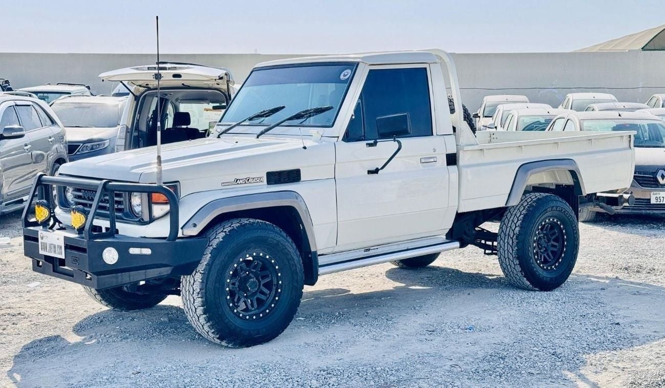 Toyota Land Cruiser Pick Up SINGLE CABIN | RHD | 1990 MODEL | 4.0L DIESEL ENGINE | MANUAL TRANSMISSION | JFT0241