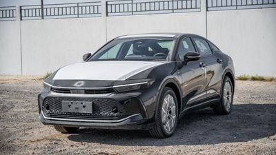 تويوتا كراون 2.5L Hybrid SRF