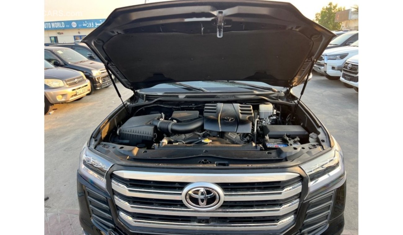 Toyota Land Cruiser GXR Toyota Landcruiser LHD Petrol engine model 2012 facelift 2022 car very clean and good condition