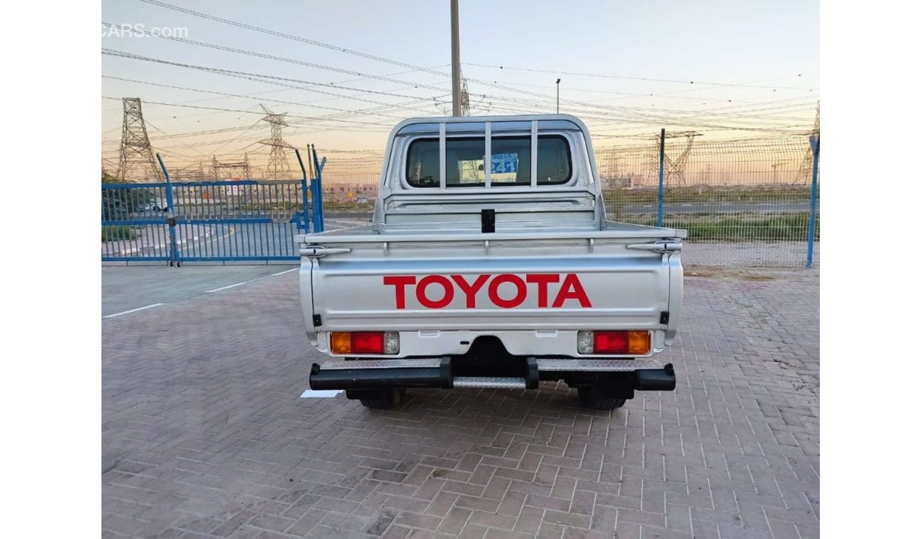 Toyota Land Cruiser Pick Up 1