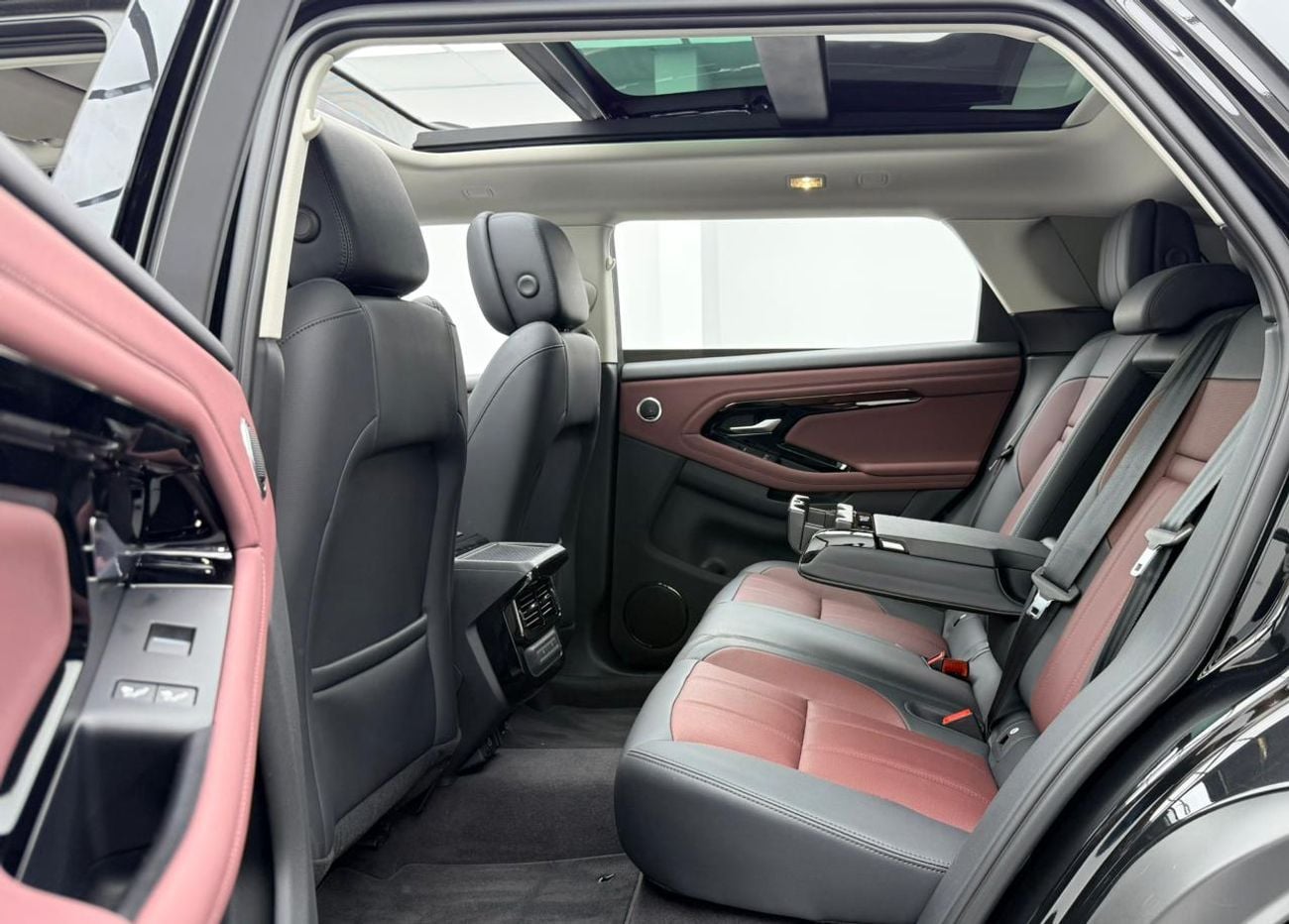 Land Rover Range Rover Evoque DYNAMIC SE P250 2024 Range Rover Evoque P250 Dynamic SE, Warranty, Fully Loaded, Excellent Condition