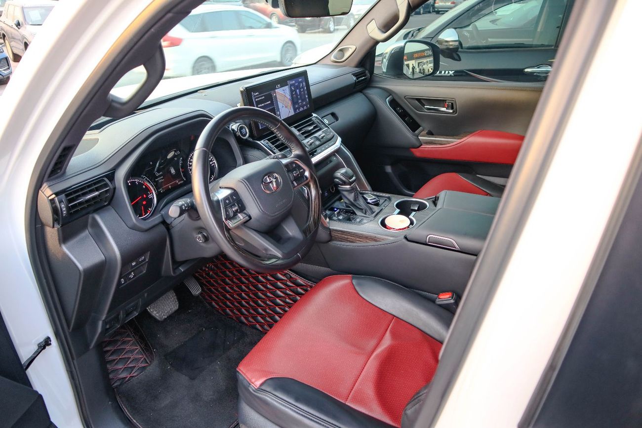 Toyota Land Cruiser VXR 3.5L 2023 Toyota Land Cruiser VXR (3.5L Twin-Turbo V6, Full Option, White Exterior, Red Interior