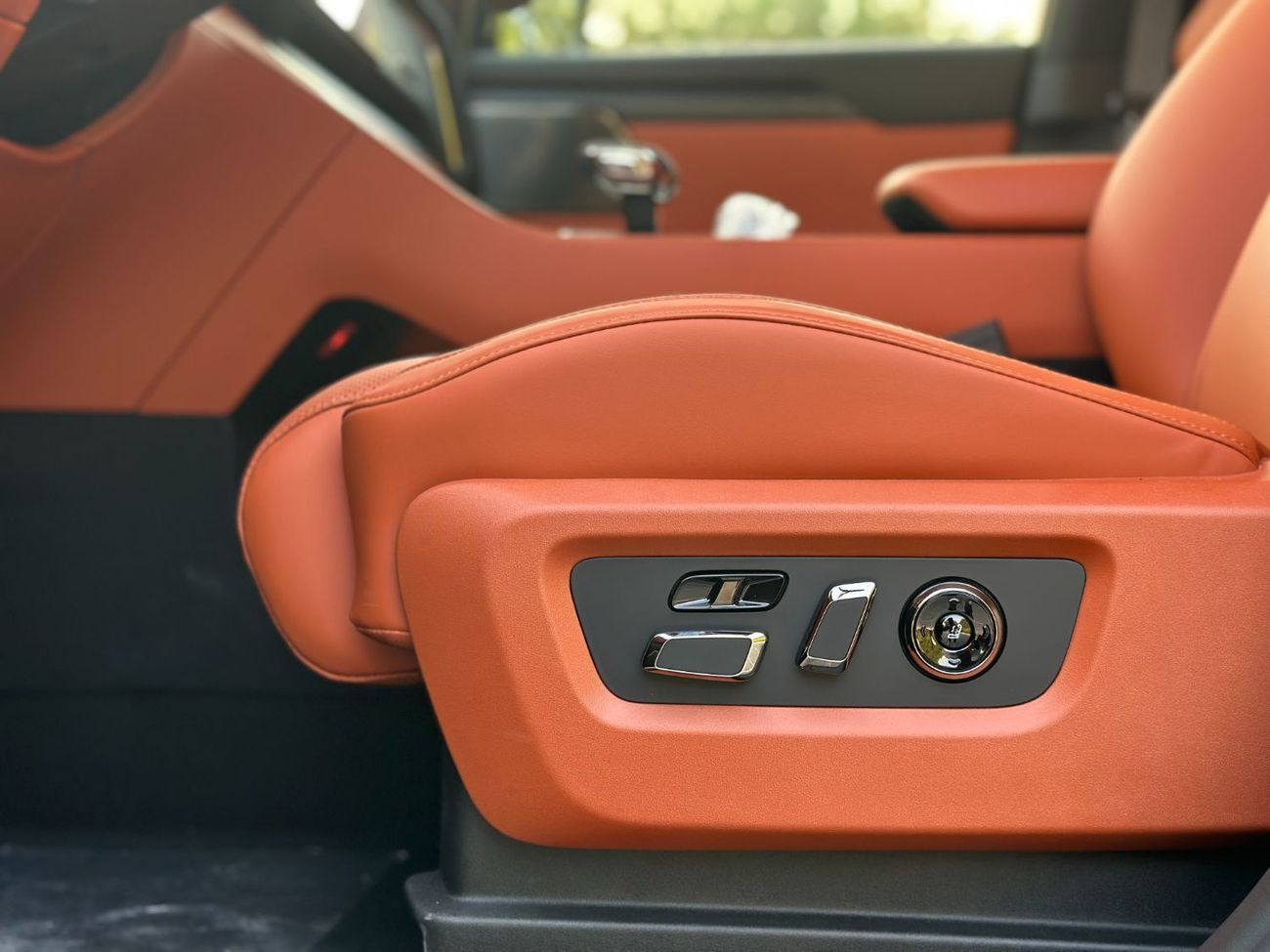 ROX 01 VIP | 6 Seats | Brand New | AED 3,400 monthly