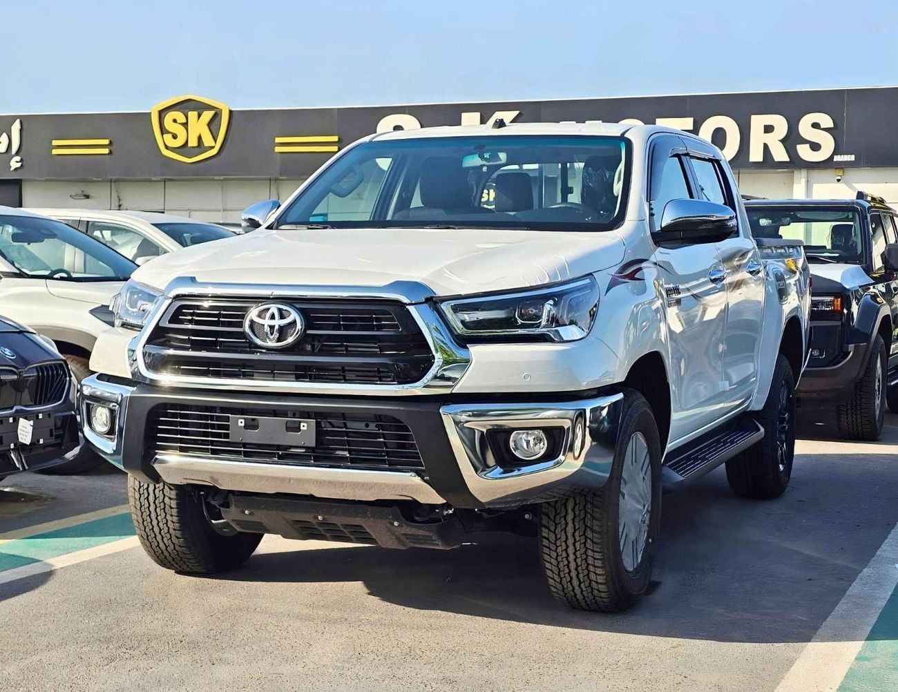 Toyota Hilux SR5 / 2.4L DIESEL A/T / BLIND SPOT / DIFF LOCK / FR&RR CHROME BUMPERS / (CODE # HDFAA)