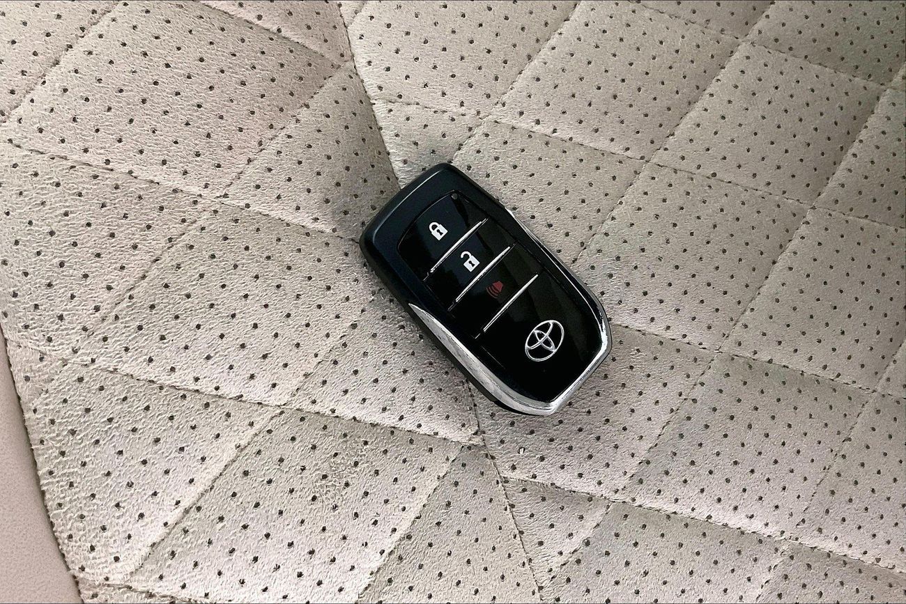 تويوتا لاند كروزر GXR | شامل الضمان | 0 ﺪﻔﻋﺓ ﺃﻮﻟﻯ