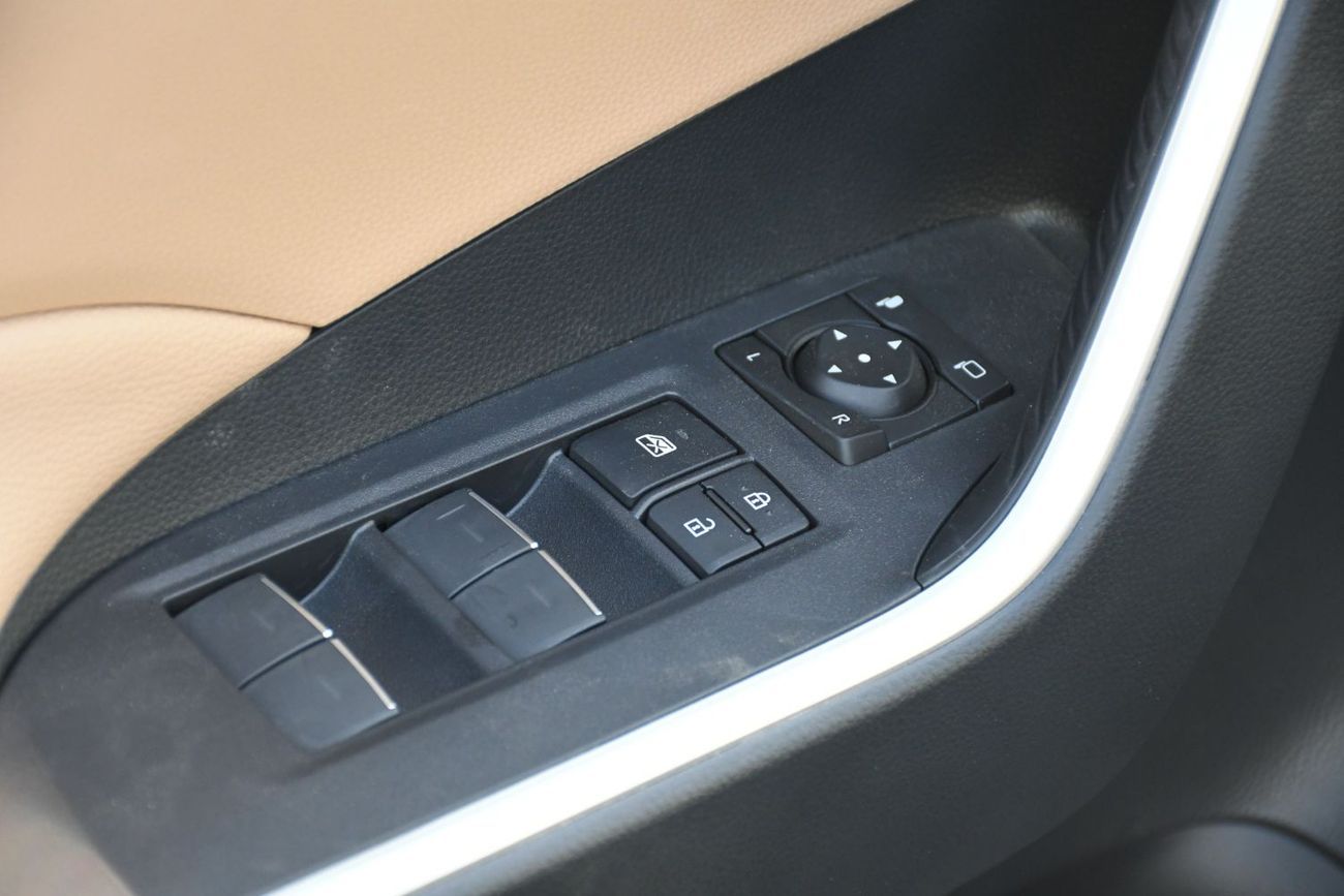 Toyota RAV4 2.5L XLE PETROL WITH SUNROOF  (FOR LOCAL10 %)