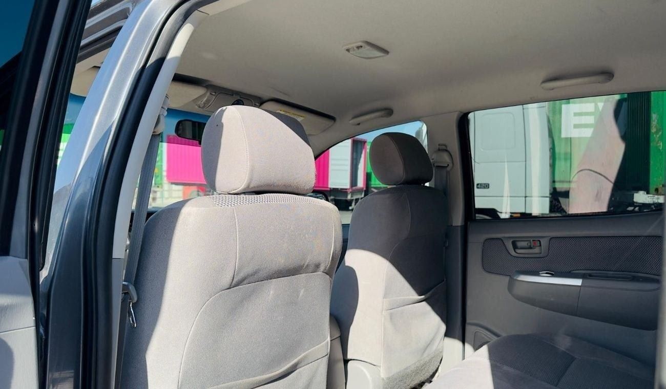 Toyota Hilux DOUBLE CABIN | 3.0L DIESEL ENGINE | 2010 | RHD | MANUAL TRANSMISSION | REAR VIEW CAMERA