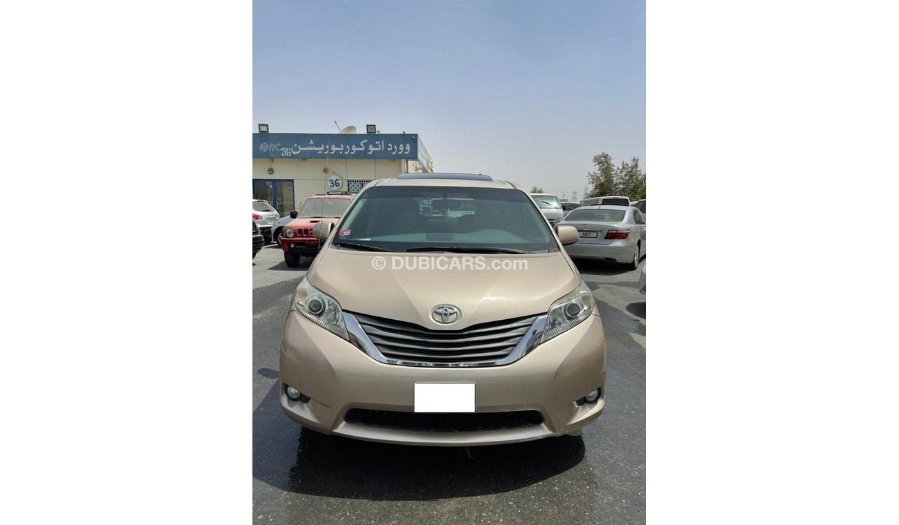 Used TOYOTA SIENNA 2011 XLE 2011 for sale in Dubai 439750