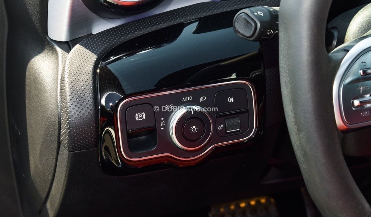 Mercedes-Benz A 35 AMG Premium Mercedes A35 AMG / 2021 / USA