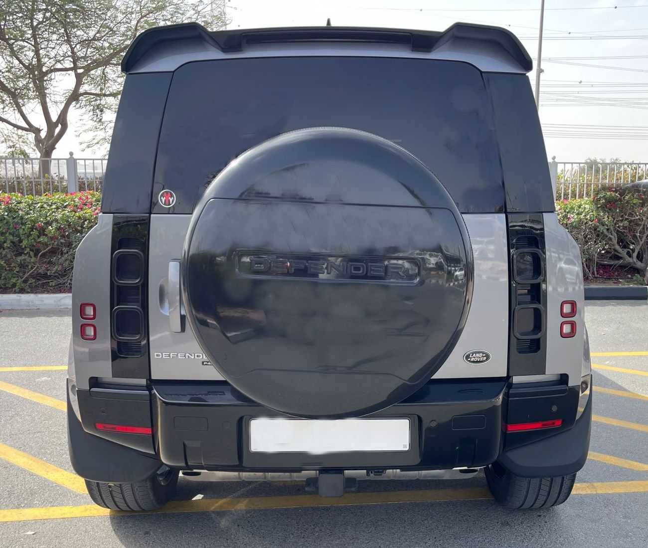 لاند روفر ديفندر P400 110 S 3.0L (5 Seater)