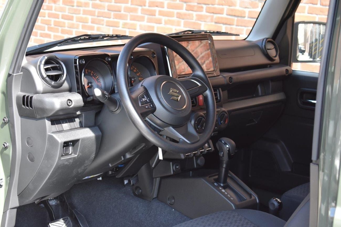 سوزوكي جيمني GL . 1.5L . 4 Cyl . 4-Speed Automatic . Petrol . 4WD . 5 Seats . 3 Door