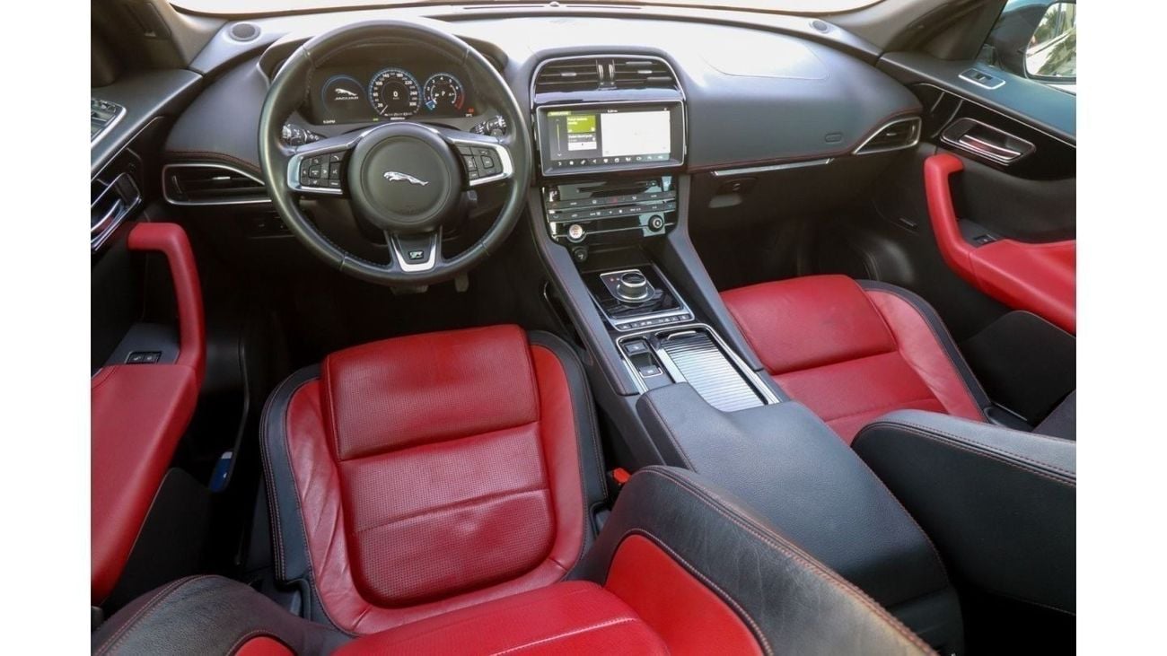 جاكوار F بيس R-سبورت