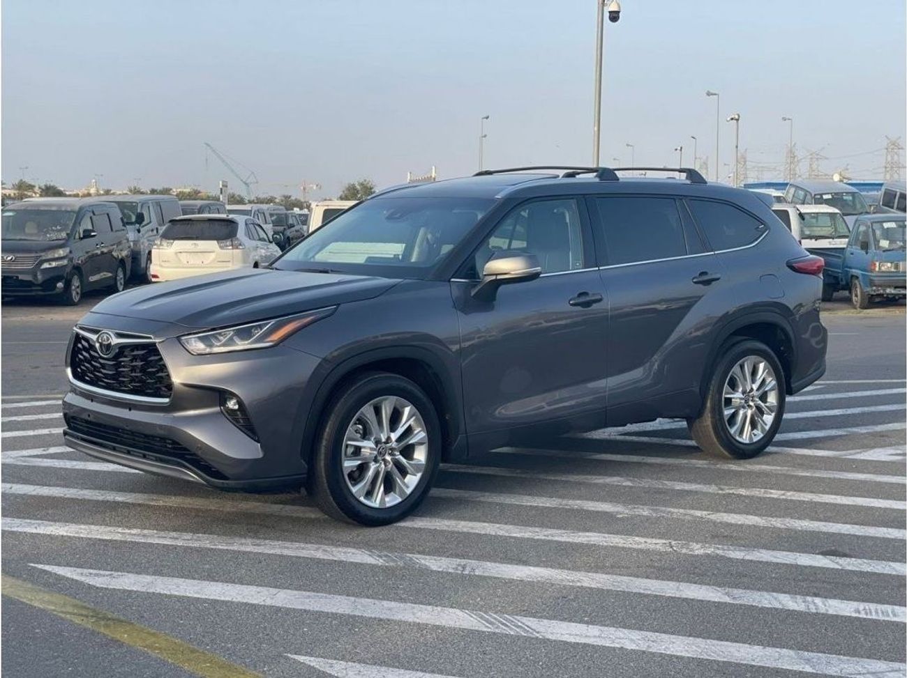 تويوتا هايلاندر 2021 Toyota Highlander Limited Edition 3.5L With multiple Driving Mode - Front & Back With Radar / E