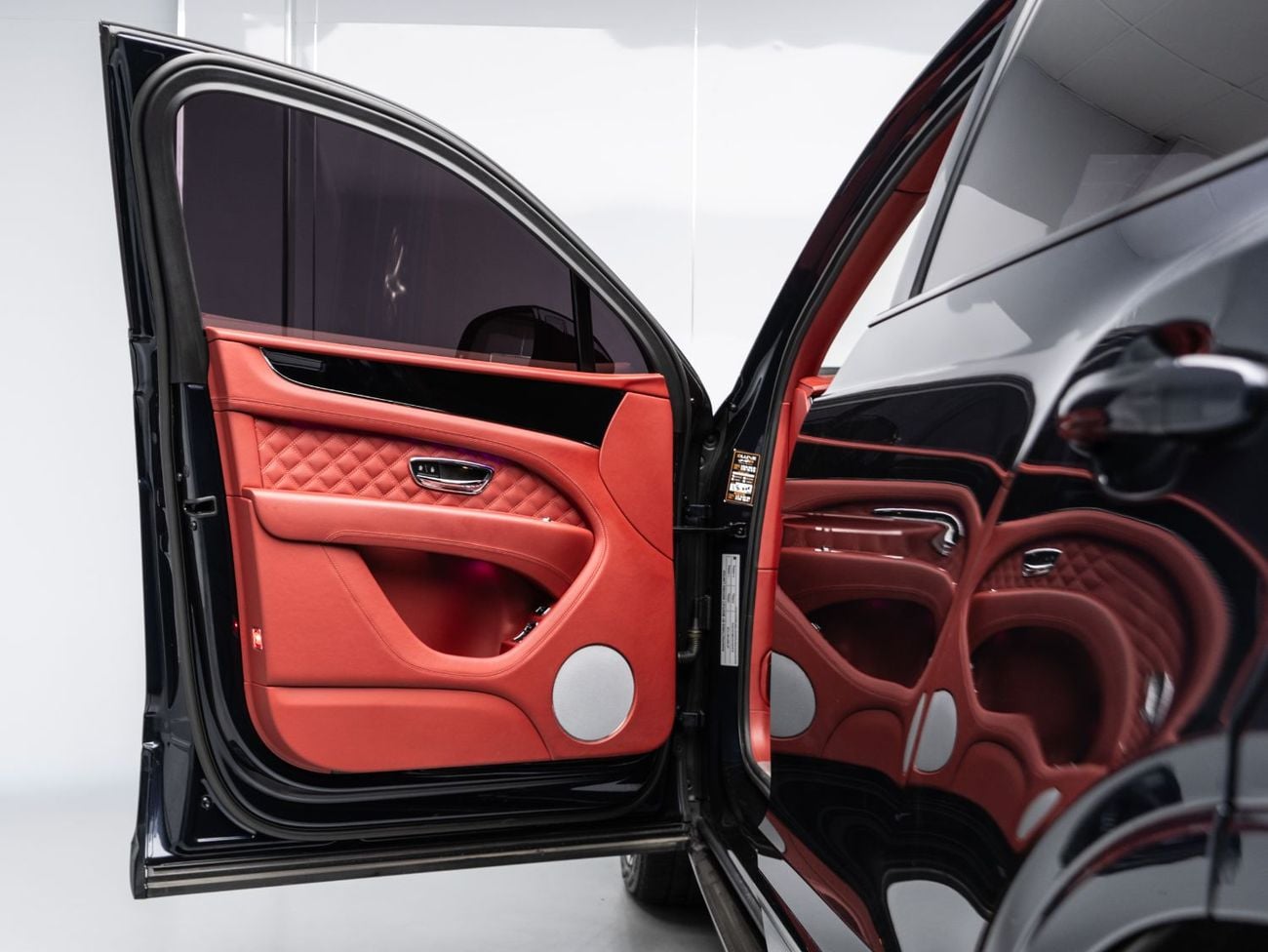 Bentley Bentayga STD BUY NOW, PAY 2027 | THE BLACKLINE STANDARD | 1 Year Blackline Warranty, Low KMs