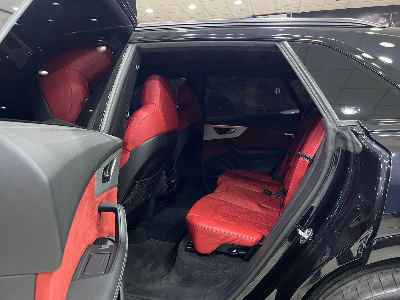 أودي Q8 55 TFSI quattro S-Line sports & Black Gloss package 3.0L (340 HP)