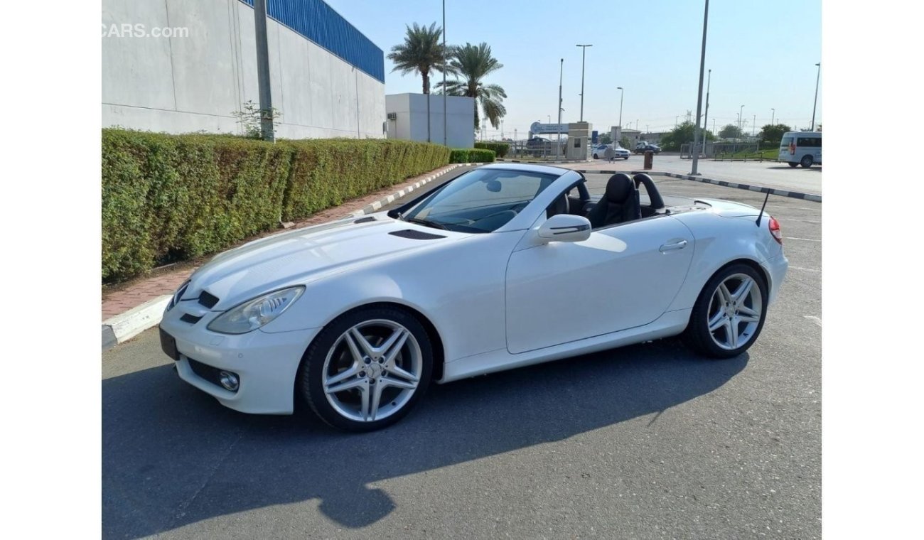 Mercedes-Benz SLK 280 GCC SPEC  AMAZING KM  39,000   V6 EXCELLENT CONDITION