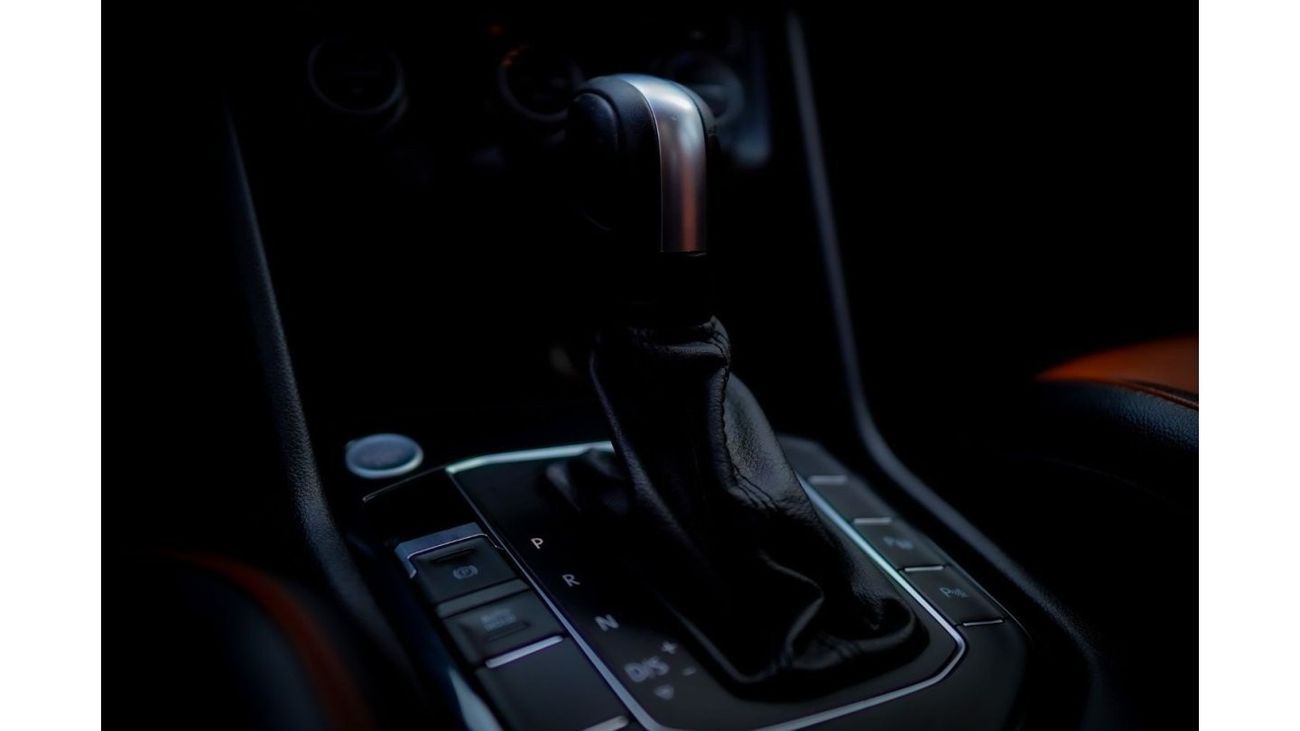 Volkswagen Tiguan Volkswagen Tiguan R-Line 2020 GCC under Warranty with Flexible Down-Payment/ Flood Free.